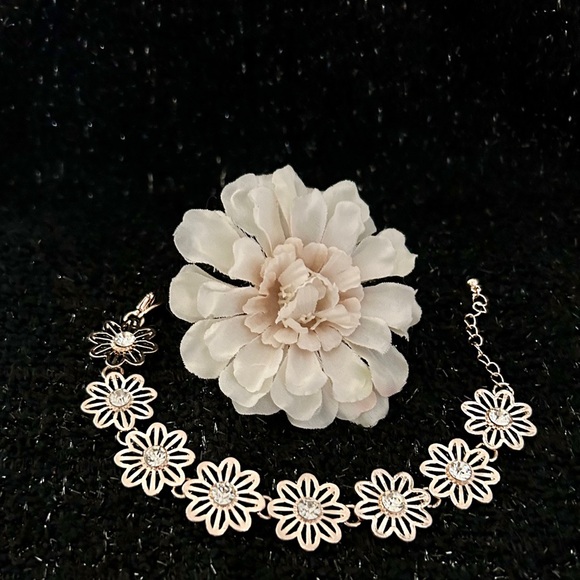 Artisan Jewelry - Delicate Rose Gold Colored Floral Link Bracelet -